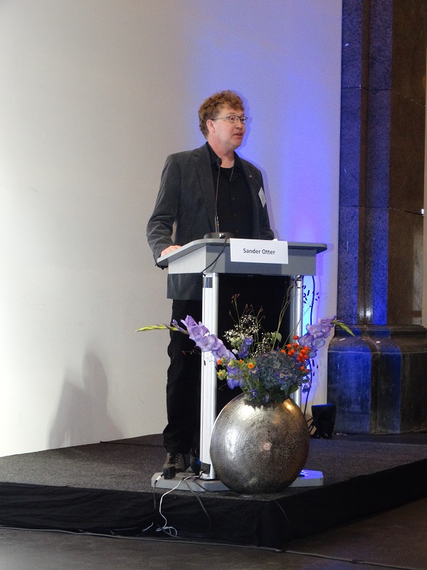 Sander Otter on stage